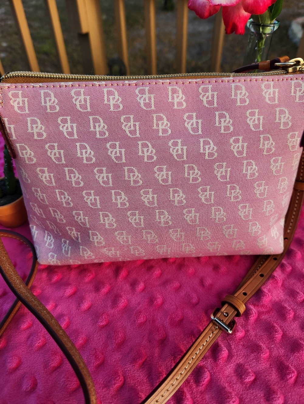Dooney & Bourke Pink & White Canvus Logo Crossbody With Tan Leather Trim EUC - Picture 4 of 16